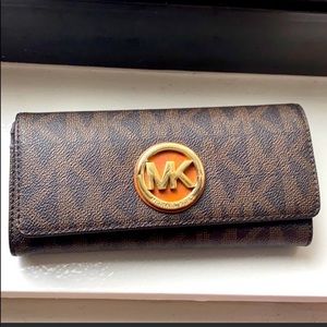 Michael Kors Signature Wallet in Brown